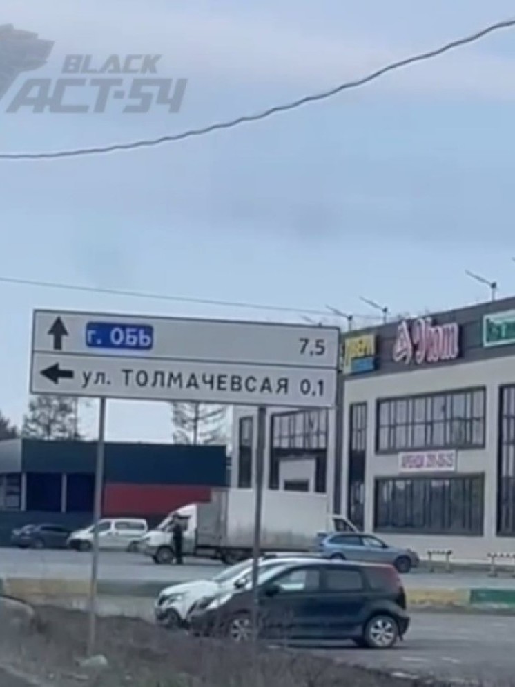 Ещё один дорожный указатель с ошибкой встретили в Новосибирске