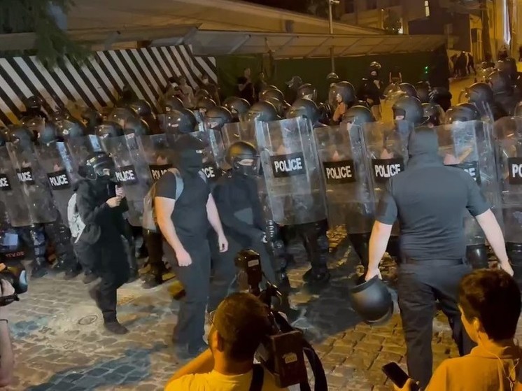 Полиция начала задерживать протестующих  против закона об иноагентах в Тбилиси
