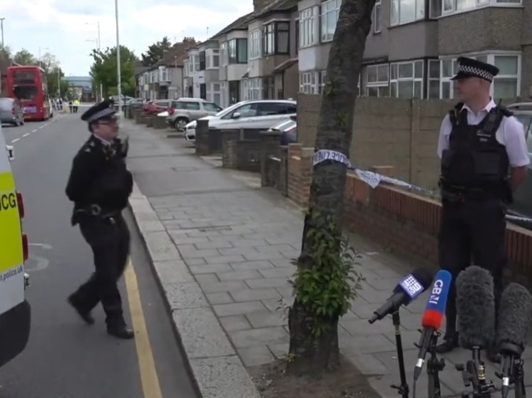 AP: в полиции рассказали детали фатальной атаки вооруженного мечом мужчины в Лондоне