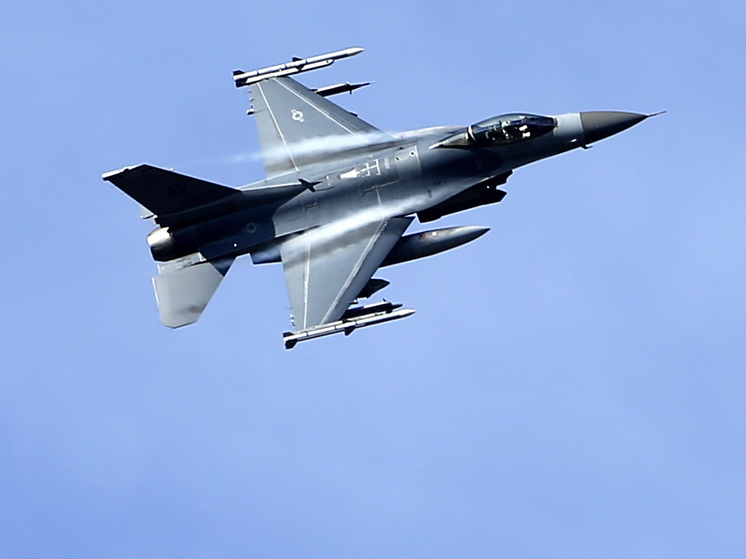Евлаш: первые истребители F-16 могут появиться на Украине после Пасхи