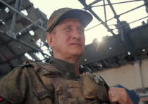 Телеканал RT опубликовал видео с рассказом российского офицера с позывным "Змей", который командовал мотострелковым батальоном и оказался в окружении ВСУ вместе со своими подчиненными и провел там 28 дней