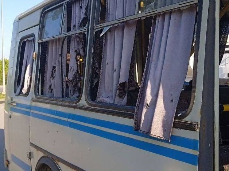 Украинский дрон-камикадзе атаковал служебный автобус в Белгородской области