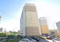 В Екатеринбурге четырехлетний ребенок выпал из окна восьмого этажа многоквартирного дома на улице Шефской