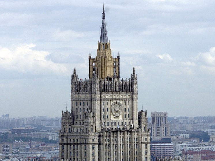 МИД России опубликовал на своем сайте заявление, в котором говорится, что сегодня послу Великобритании Найджелу Филипу Кейси было заявлено, что ответом на удары по территории РФ британским оружием могут стать любые военные объекты Лондона на Украине