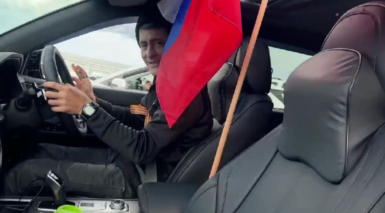 Иван Сырский в честь Дня Победы возглавил автопробег в Сиднее: видео
