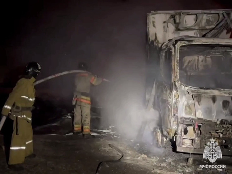 Сотрудники МЧС потушили произошедший после украинского обстрела пожар