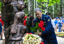 В преддверии Дня Победы в Адлерском районе Сочи открыли мемориал в память о военнослужащих, погибших в ходе специальной военной операции (СВО)