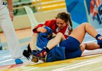В первый день чемпионата Европы по самбо российские спортсмены продемонстрировали впечатляющие результаты, завоевав восемь золотых наград. Соревнования проходили в Нови-Саде, Сербия.