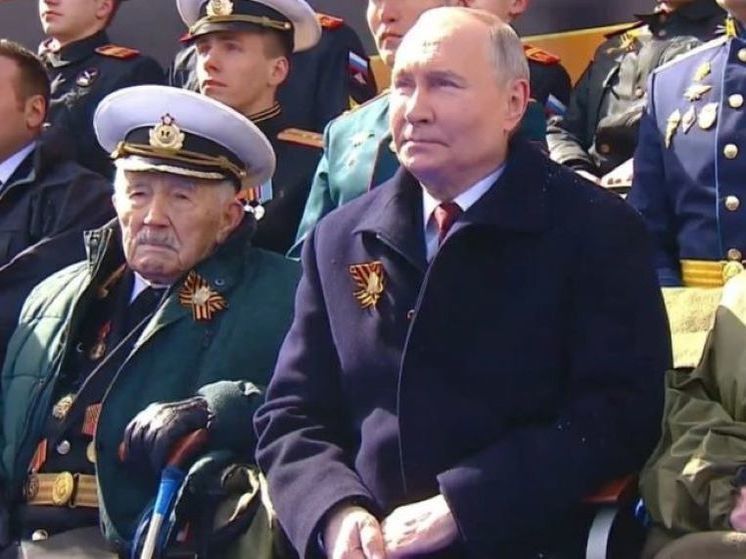 На параде с Владимиром Путиным пообщался 100-летний ветеран из Башкирии