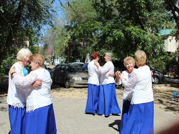 В Астрахани ансамбль «Волжаночка» выступил с праздничным концертом