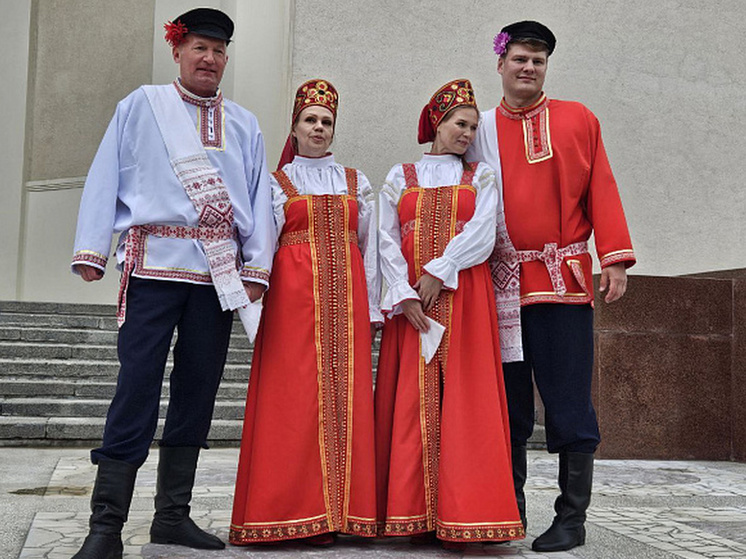 Чепчане поучаствовали в свадебном рекорде на Красную горку на форуме «Россия»