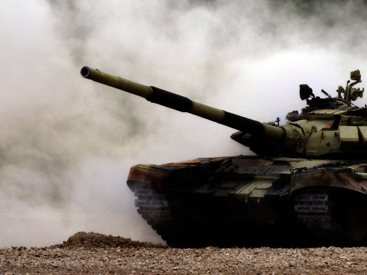 В Волчанске Харьковской области были замечены российские танки, об этом пишут украинские СМИ со ссылкой на очевидцев