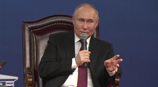 Путин рассказал, как ел утку по-пекински: видео общения президента со студентами в Харбине