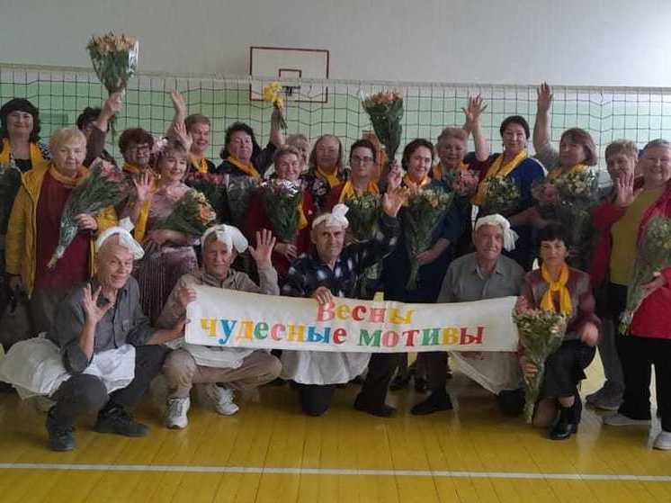 В Калининском районе для пенсионеров проводят спортивные эстафеты