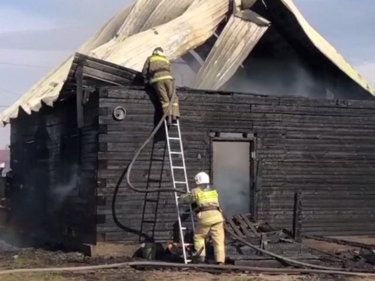 В Бурятии огнеборцы потушили пожар в пригородном Поселье