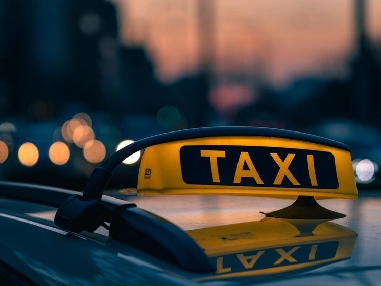 Не захотевший платить за поездку пассажир такси избил водителя в Симферополе