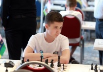 Самым молодым гроссмейстером России стал Иван Землянский в возрасте 13 лет, сообщается на официальном сайте Федерации шахмат России