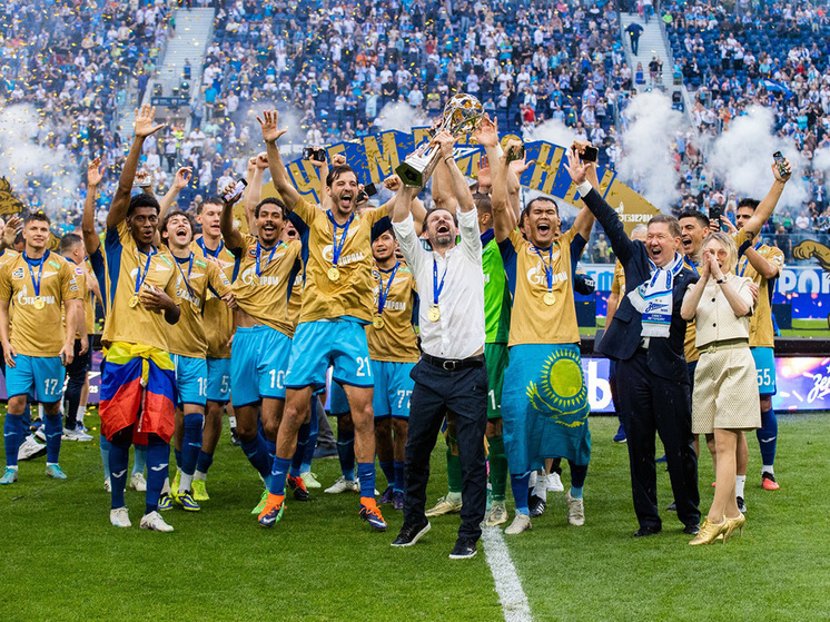Этот год стал особенным для болельщиков российского футбола: сразу три команды претендовали на звание чемпиона России. Но чуда для фанатов «Динамо» и «Краснодара» не произошло, а Петербург празднует шестое подряд чемпионство любимого клуба.