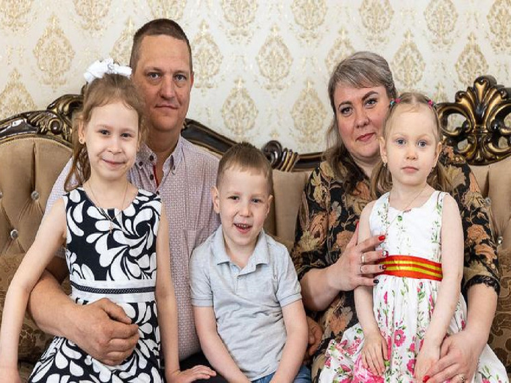 Полгода назад супруги Виниченко стали опекунами для Оли, Коли и Полины