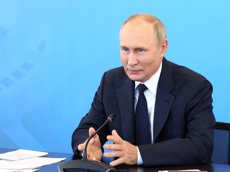 Президент России Владимир Путин в ходе выступления на пленарной сессии в рамках ПМЭФ призвал подумать о создании "третьей столицы"