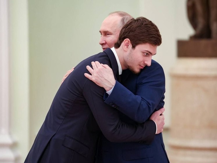 1Кадыров заявил о личной встрече Путина и своего 17-летнего сына Эли в Кремле