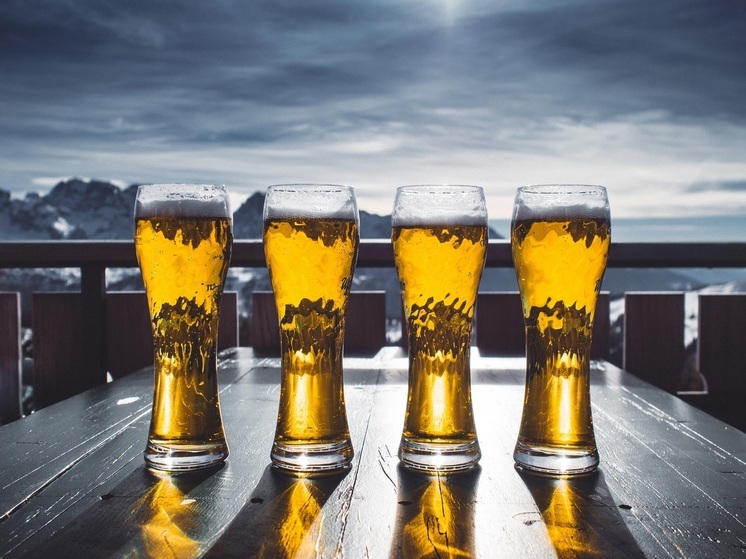 Многие калининградцы, особенно летом, балуют себя кружечкой-другой пива, не особенно задумываясь о том, какие последствия у кажущегося безобидным увлечения