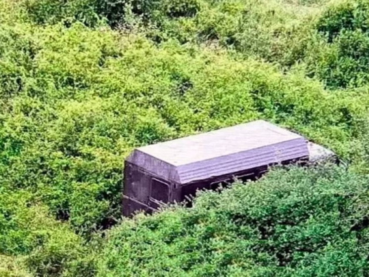 В Закарпатской области Украины 9 июня грузовик ГАЗ-66 с черными номерами прорвал границу с Венгрией и переехал на территорию соседней страны