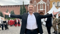 Александр Добронравов пожелал победы России с Красной площади: видео