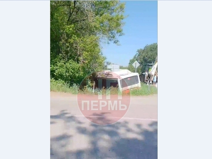 Второй день подряд: в Прикамье улетел в овраг рейсовый автобус