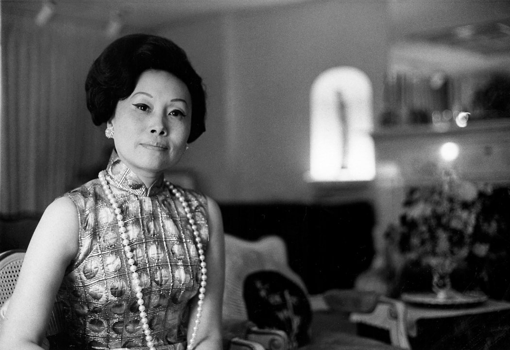 陈香梅，摄于1972年。她也是她水门大厦顶层公寓社交圈的中心，那里吸引了内阁成员、国会议员、外交官、外国政要和记者。
