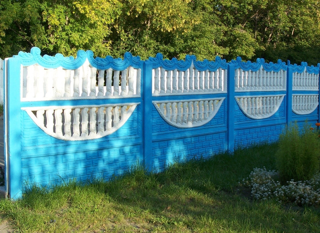 Бетонный забор для дачи
